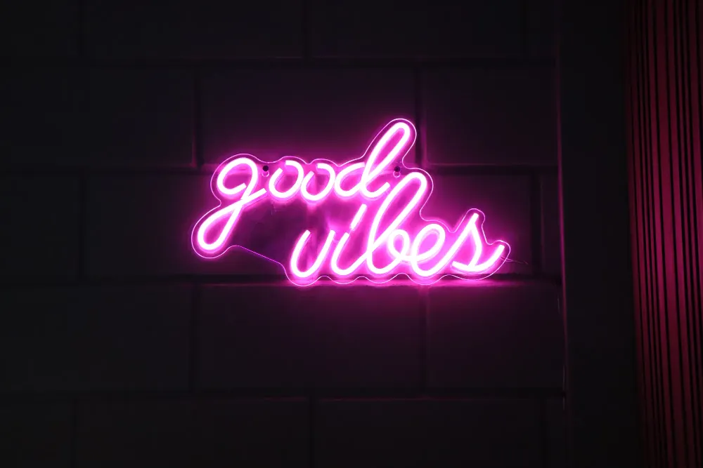 Neonbord good vibes