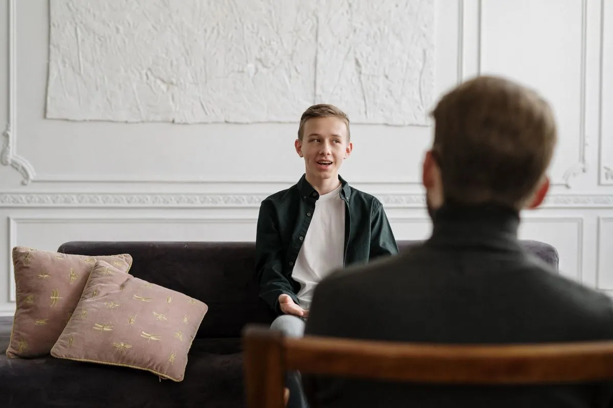 Een rustig een-op-een gesprek op de bank